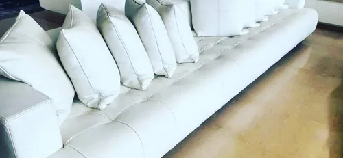 ספה מעור לבן לאחר ניקוי